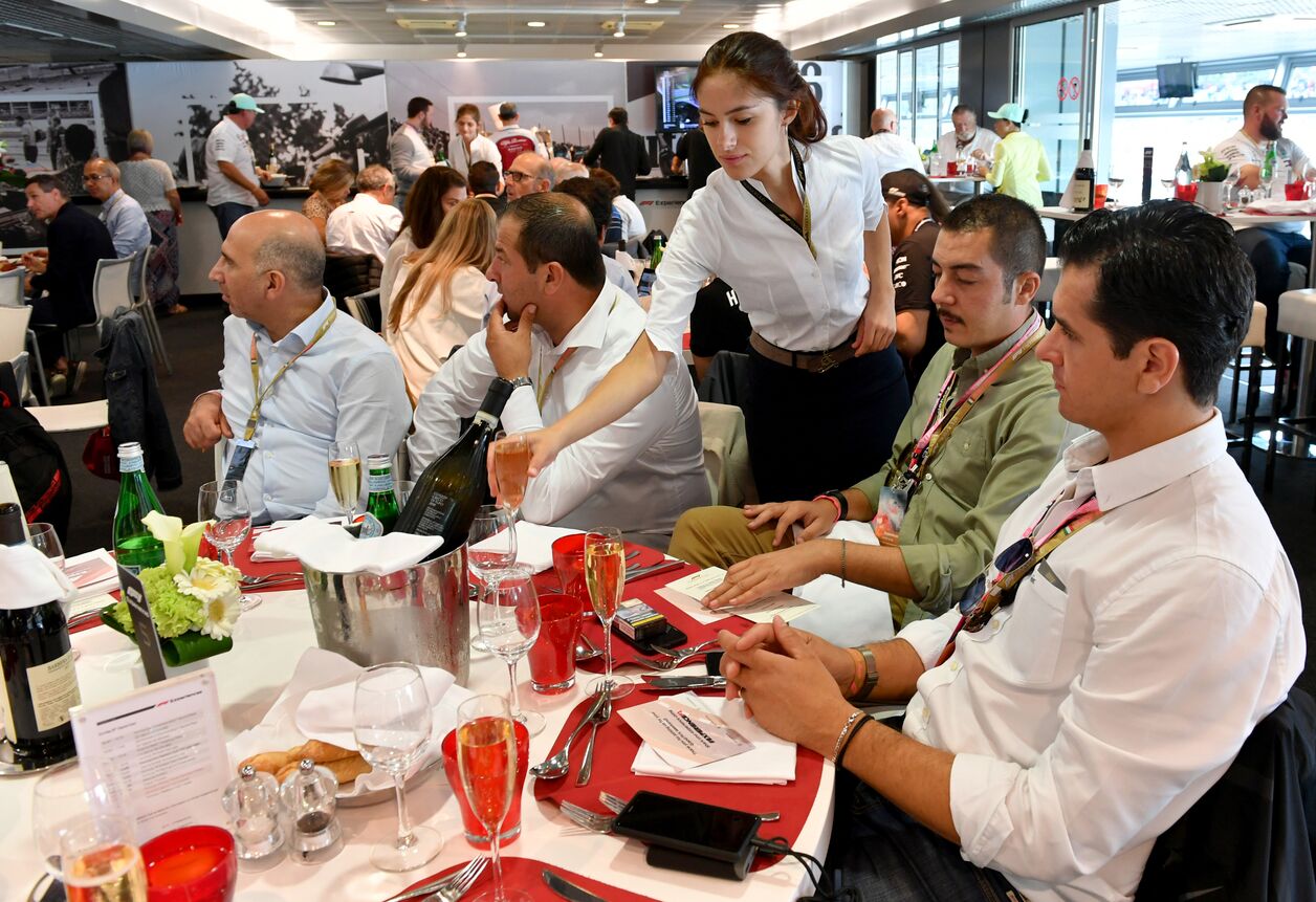 Paddock club f1 table