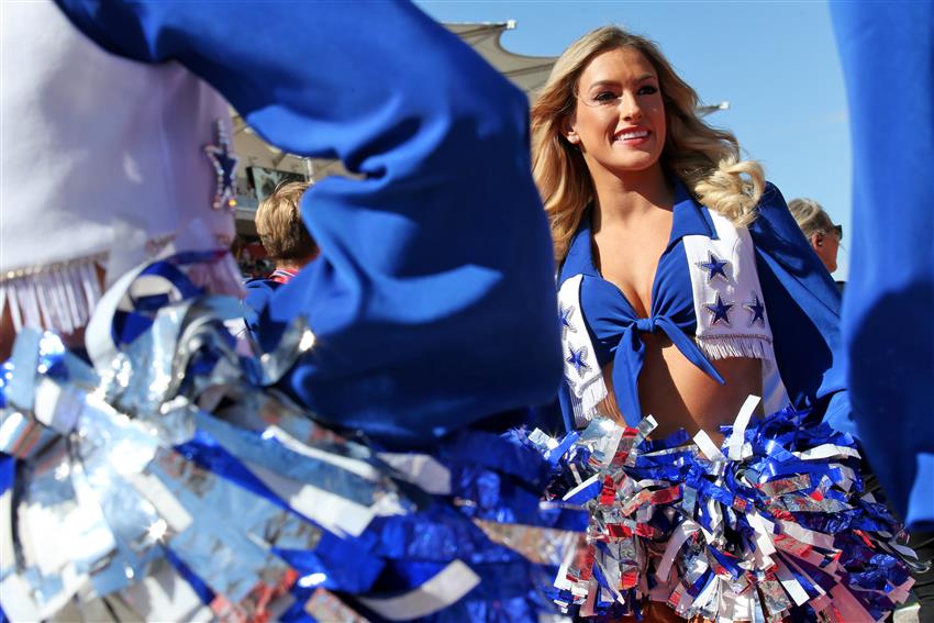 Texas F1 cheerleaders