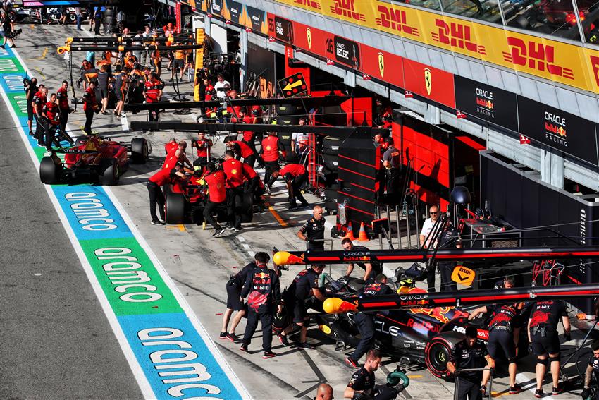 Hungarian pitlane with F1 cars