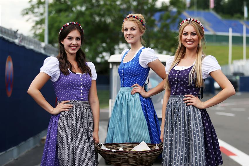 Traditional Hungarian girls