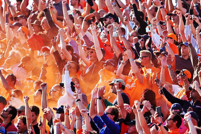 Zandvoort, Netherlands fans with flare