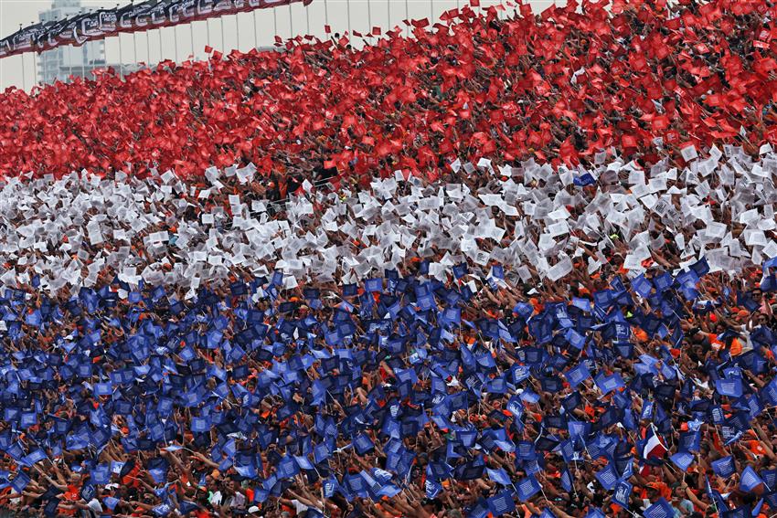Holland fans make flag