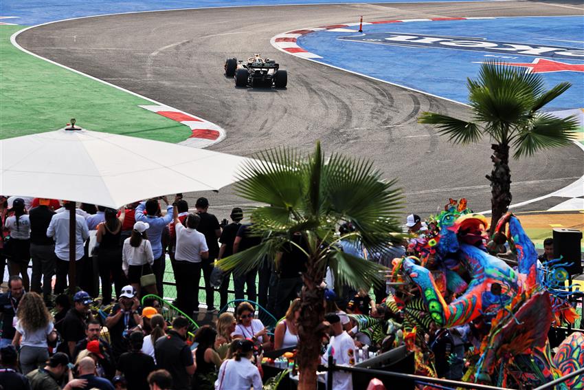 F1 cars on the circuit