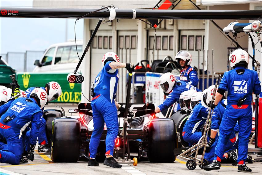 Haas Pit crew