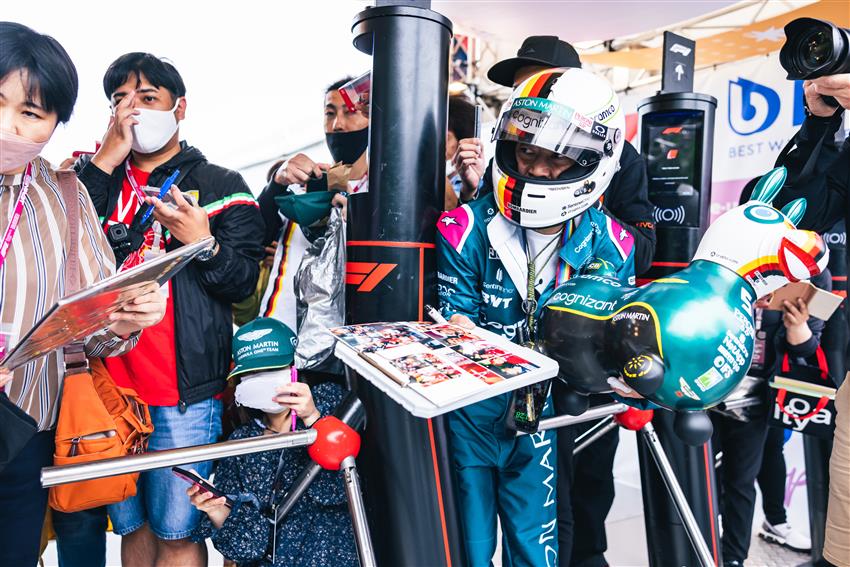 F1 fans entrance to paddocks